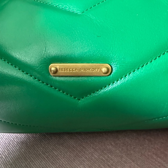💚🤮🐸🦖Rebecca Minkoff Green Shoulder Bag with Gold Chain - Picture 5 of 16